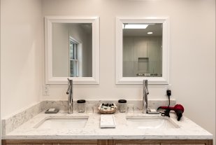 Trapper-Guest-House-Master-Bathroom-vanity