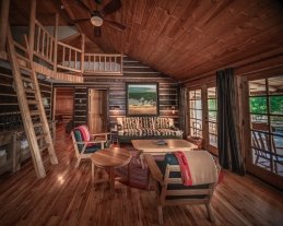 Trapper-Guest-House-seating-area